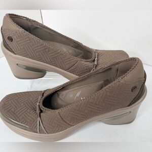 Bzees Electric Comfort Pumps Brown Fabric Stretch Heels Women’s 9W